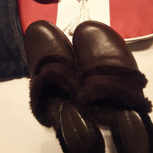 Tommy Hilfiger Black furry clogs sz 7